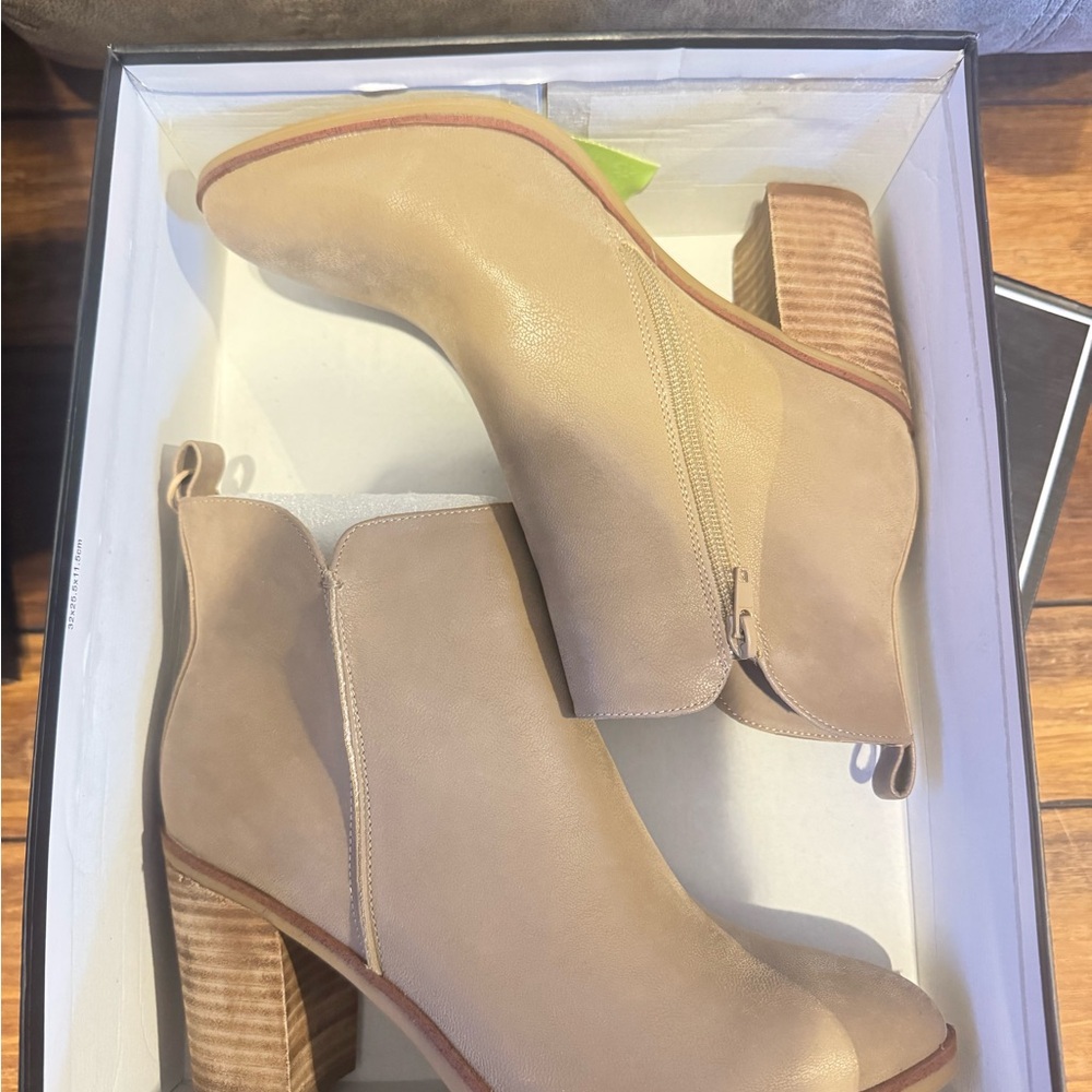 Elegant Tan Ankle Boots